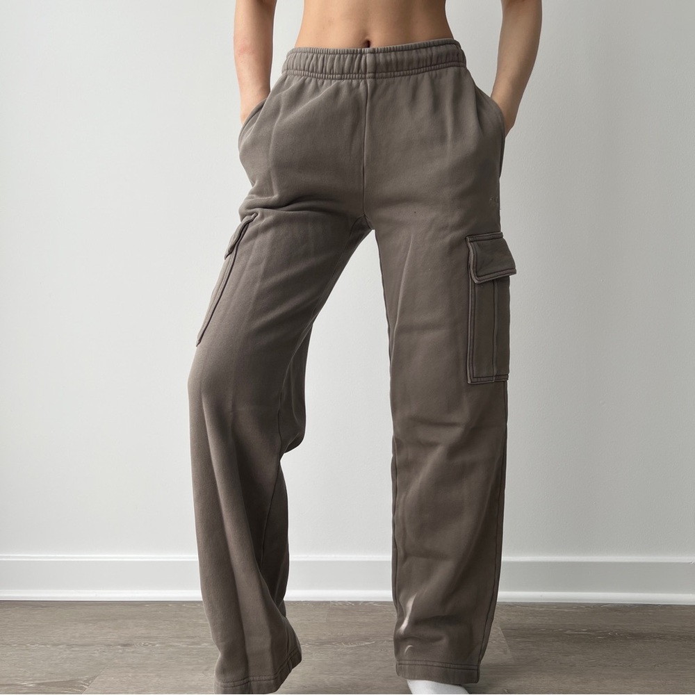 Aritzia Tna Cozy Fleece Mega Cargo Oversized Wide-Leg Sweatpants GD Turner Taupe